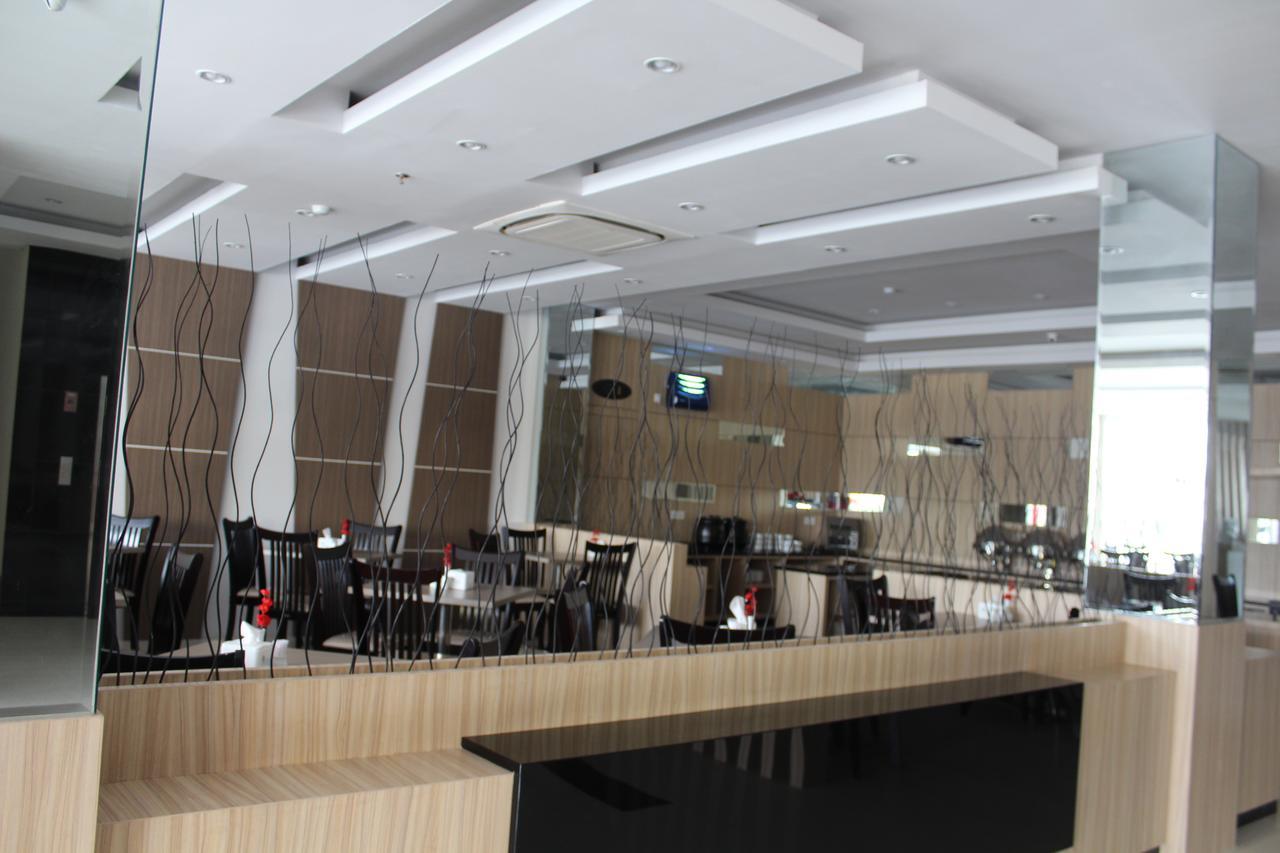 Amadeo Hotel Duri Buitenkant foto